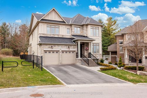244 Frederick Curran Lane, Newmarket, ON, L3X0B9 | Card Image