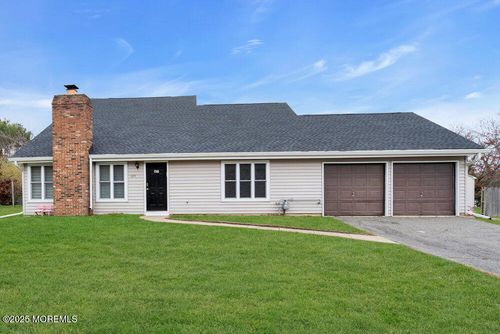 1575 Alamitos Dr, Lakewood, NJ, 08701-3847 | Card Image