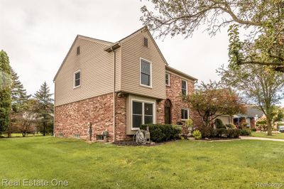 5201 Crowfoot Drive, Home with 4 bedrooms, 2 bathrooms and null parking in Troy MI | Image 3