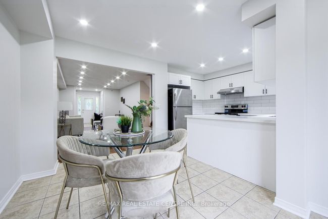 359 Bussel Cres, House attached with 3 bedrooms, 3 bathrooms and 1 parking in Milton ON | Image 12