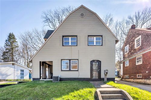 561 Melrose St, Akron, OH, 44305-2813 | Card Image