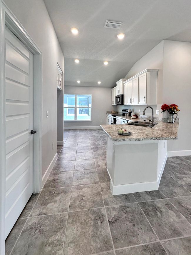 Kitchen | Image 4