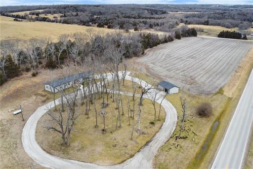 38466 Plum Creek Rd, Osawatomie, KS, 66064-4299 | Card Image