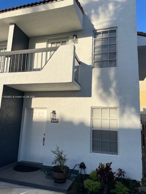 apt-n12-8340 Nw 8th St, Miami, FL, 33126-3968 | Card Image