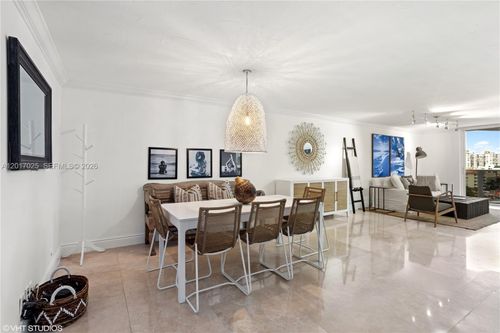 909-2401 Collins Ave, Miami Beach, FL, 33140-4743 | Card Image