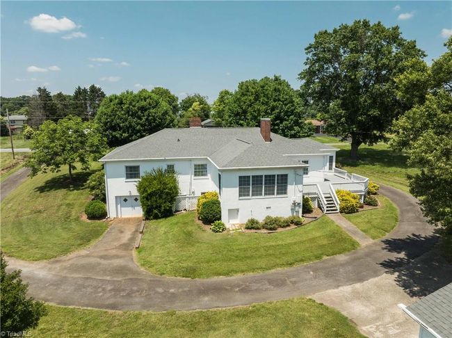 2025 W Main St, House other with 3 bedrooms, 2 bathrooms and null parking in Yadkinville NC | Image 10