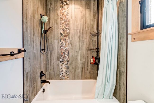 Main Floor Full Bath | Image 34