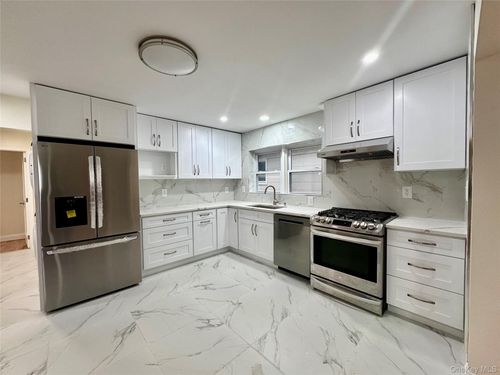 150 22nd Ave, Whitestone, NY, 11357-3611 | Card Image