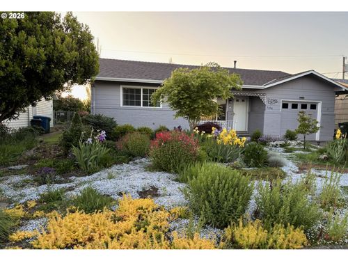 1104 Stanfield Rd, Woodburn, OR, 97071-2338 | Card Image