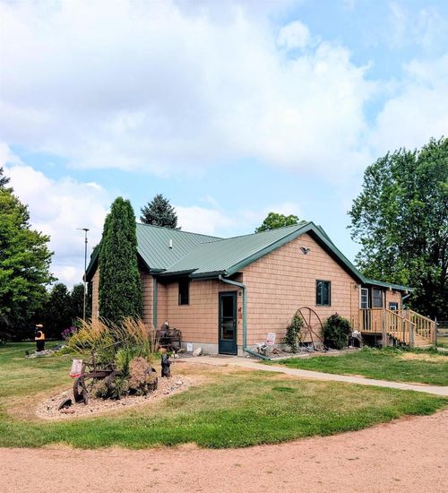 N4027 Twin Lake Ln, EDEN, WI, 53019-1457 | Card Image