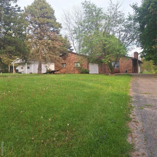 3827 Woodland Dr, Metamora, MI, 48455-9730 | Card Image