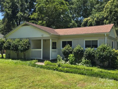 1733 Merry Oaks Rd, Charlotte, NC, 28205-3853 | Card Image