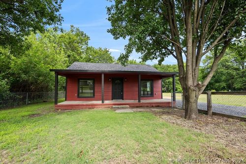 1011 N State St, Wagoner, OK, 74467-2423 | Card Image