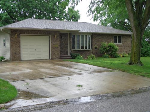 306 16th Ave Ne, Independence, IA, 50644-2247 | Card Image