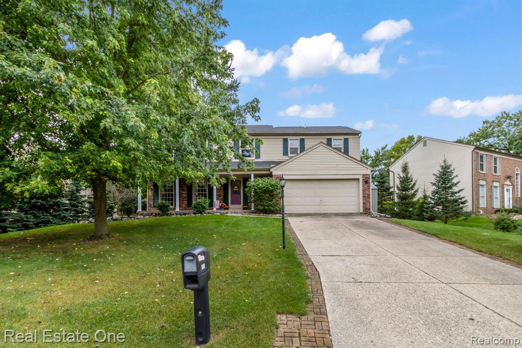 Ravine Terrace Ct, Rochester Hills, MI 48307