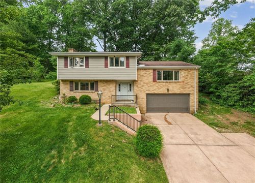 3032 Ben Venue Dr, Greensburg, PA, 15601-3822 | Card Image