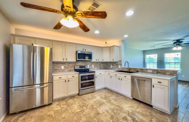 592 S Baese Rd, House other with 3 bedrooms, 2 bathrooms and null parking in Elm Mott TX | Image 8