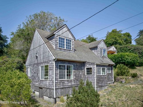 1676 Se 2nd St, Astoria, OR, 97103-5403 | Card Image