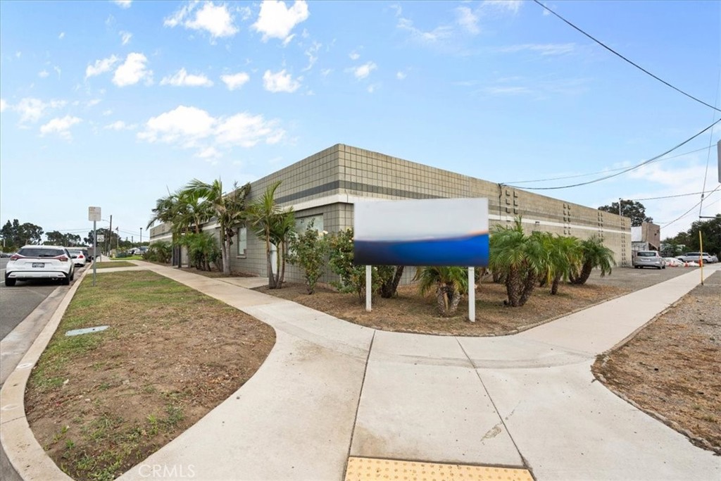 Commercial Sale in Rialto 4