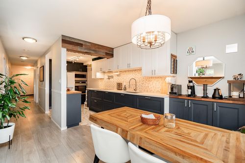 301-7465 Sandborne Ave, Burnaby, BC, V3N4W7 | Card Image