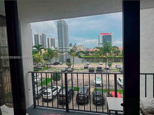 324-200 Leslie Dr, Hallandale Beach, FL, 33009-7313 | Card Image