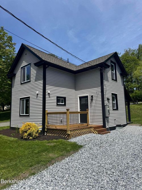 34 Hungerford St, Pittsfield, MA, 01201-7718 | Card Image