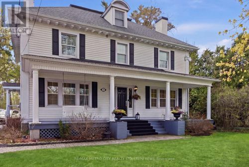 560 Raglan Street S, Renfrew, ON, K7V1R8 | Card Image
