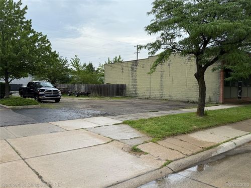 1814 Eureka Rd, Wyandotte, MI, 48192-6003 | Card Image