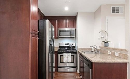 apt-201-21500 Burbank Blvd, Woodland Hills, CA, 91367-7049 | Card Image