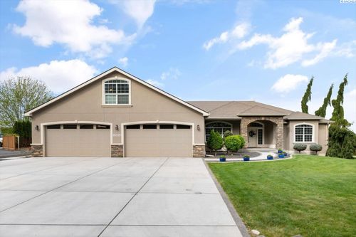 8221 W 10th Ave, Kennewick, WA, 99336-9568 | Card Image