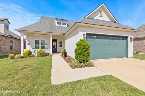 211 San Marcos Dr, Youngsville, LA, 70592-1010 | Card Image