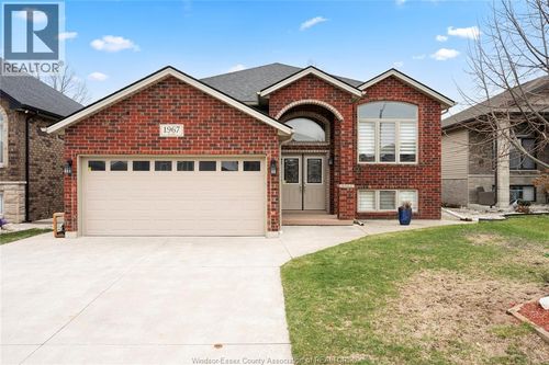 1967 Mark Avenue, Windsor, ON, N9B0B9 | Card Image