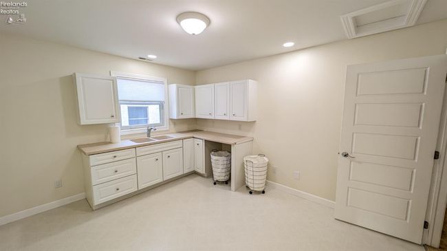 4376 E Cliff Rd, House other with 3 bedrooms, 3 bathrooms and 3 parking in Port Clinton OH | Image 28