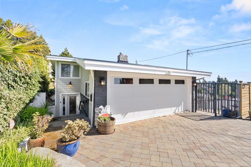 15535 Royal Avenue, White Rock, BC, V4B1N5 | Card Image