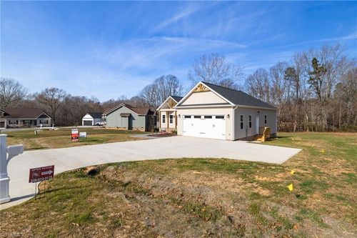129 Legacy Ln, Eden, NC, 27288-8285 | Card Image
