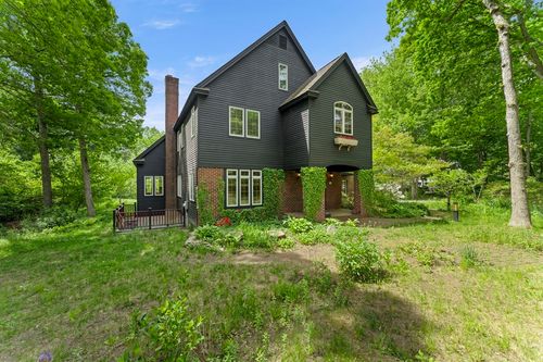 28 Vincent Rd, Mendon, MA, 01756-1371 | Card Image