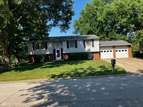 8451 Royal Meadow Dr, Indianapolis, IN, 46217-4864 | Card Image