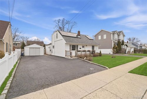 2552 Woodland Ave, Wantagh, NY, 11793-4424 | Card Image