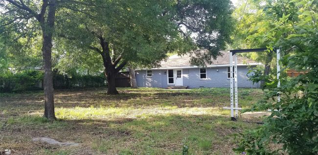 View of yard featuring entry steps | Image 39
