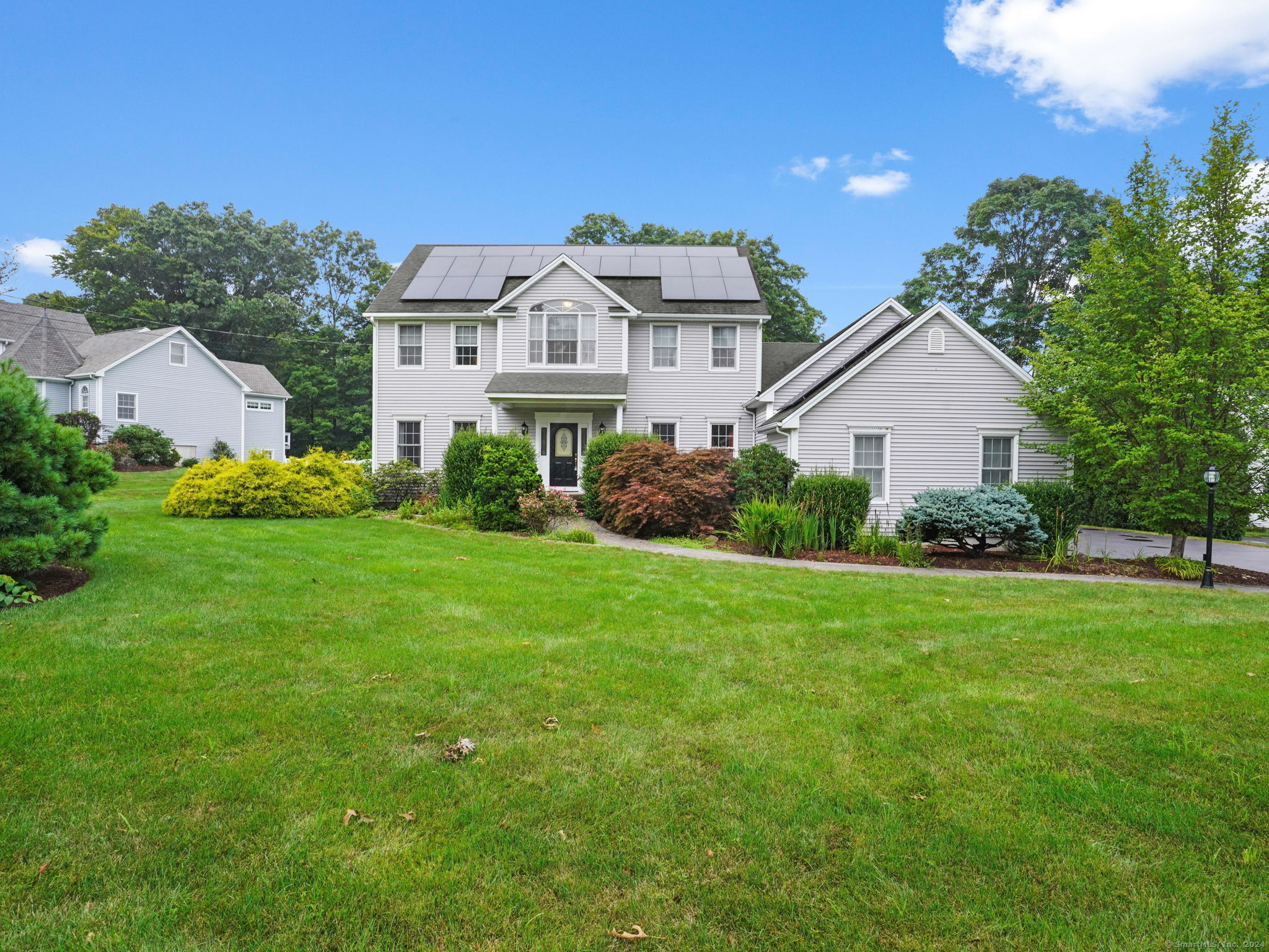 Roaring Brook Ln, Shelton, CT 06484