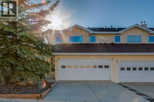 200 Sandstone Dr Nw, Calgary, AB, T3K4N7 | Card Image