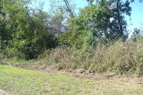 627 Tinker Ave, Pawhuska, OK, 74056-4038 | Card Image