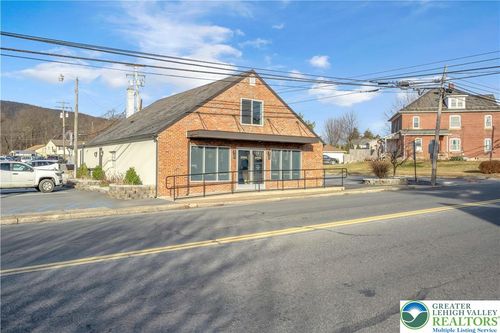 67 Park Ave, Wind Gap, PA, 18091-1241 | Card Image