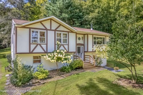145 Lamoree Rd, Rhinebeck, NY, 12572-3013 | Card Image