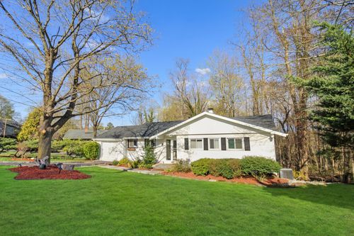 4 Stonewall Cir, White Plains, NY, 10607-1804 | Card Image