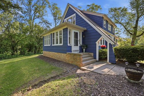 10064 N Cedarburg Rd, Mequon, WI, 53092-4502 | Card Image
