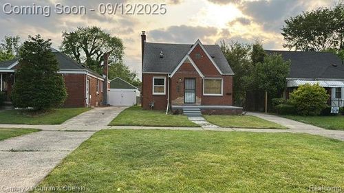 19533 Barlow St, Detroit, MI, 48205-1692 | Card Image