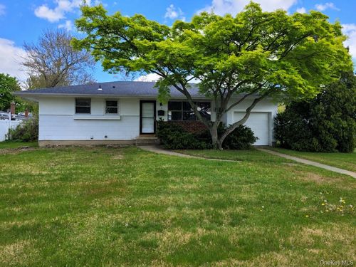 5 Thorpe Lane, Islip, NY, 11730 | Card Image
