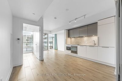 3017 - 85 Wood St, Condo with 2 bedrooms, 1 bathrooms and 1 parking in Toronto ON | Image 2