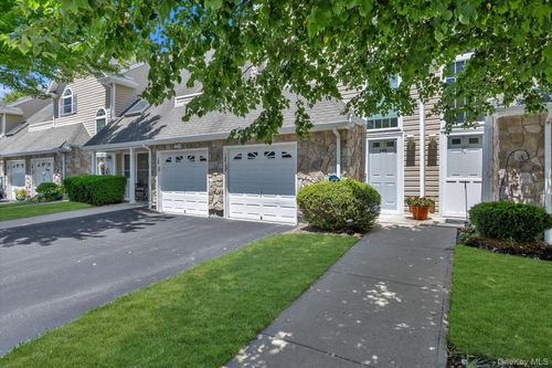 160 Christine Dr, Dix Hills, NY, 11746-5664 | Card Image